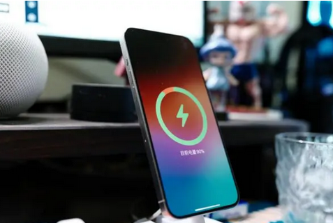 文水苹果15换屏服务分享用什么充电器给iPhone15充电更好 